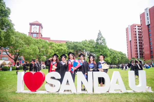 掌上世界 上海杉达学院校长陈以一：希望毕业生成为“靠得住、用得上、行得远”的人才